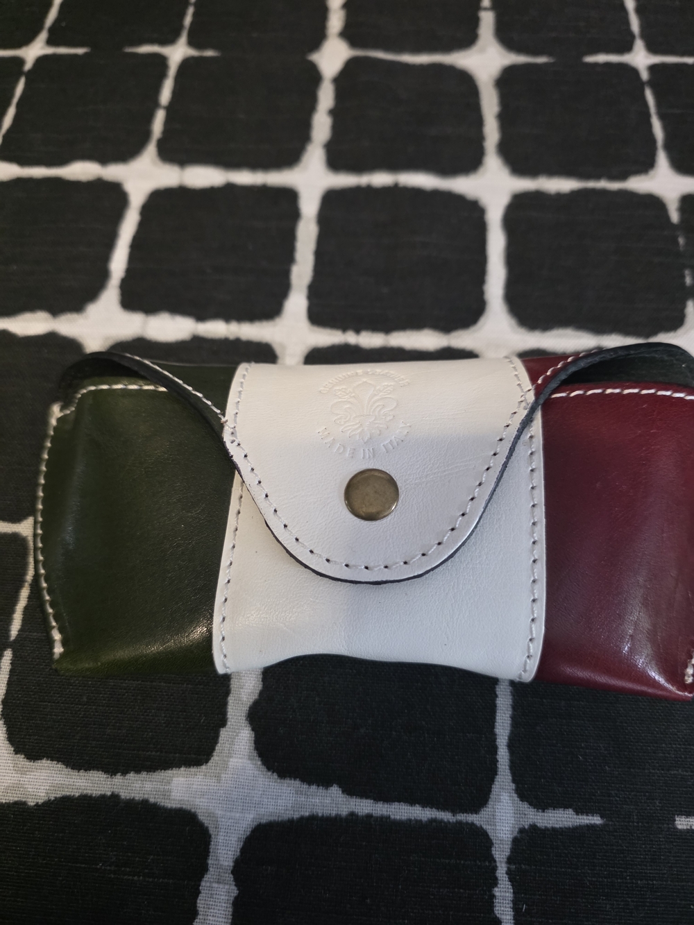 GENIUNE ITALIAN LEATHER. Eyeglass/sunglasses Case  - Green, White & Red.